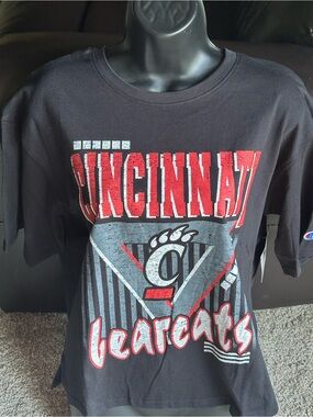 NWT Champion Cincinnati Bearcats Graphic Tee